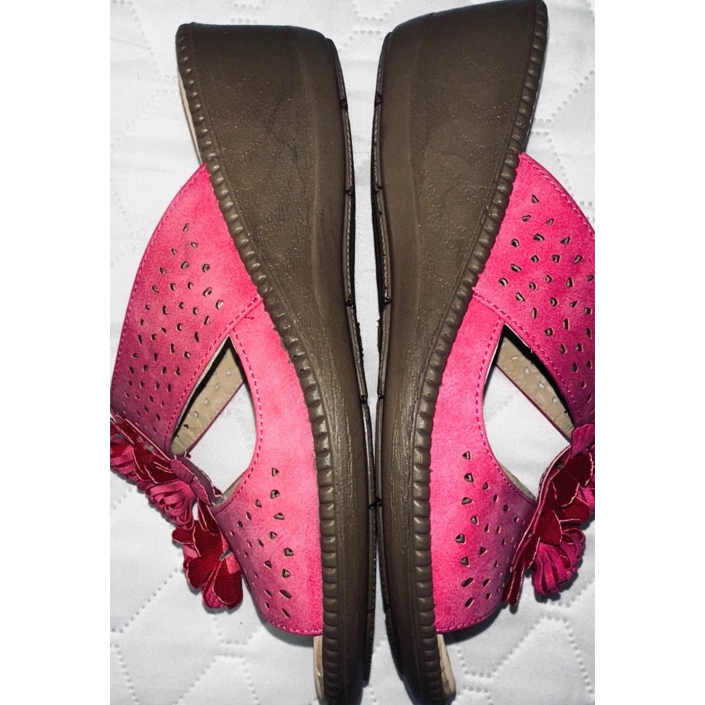Angel Steps Womens Red Floral Perforated Wedge Slide Sandals Size 8M - Picture 3 of 4